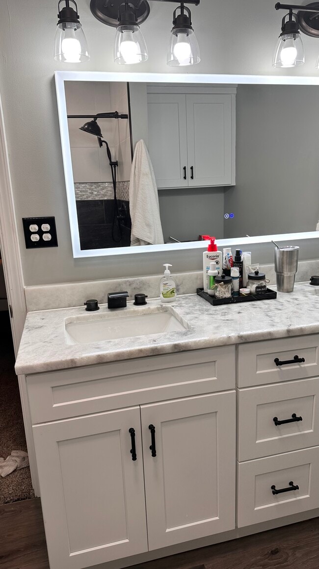 Building Photo - 6718 Deep Creek Dr