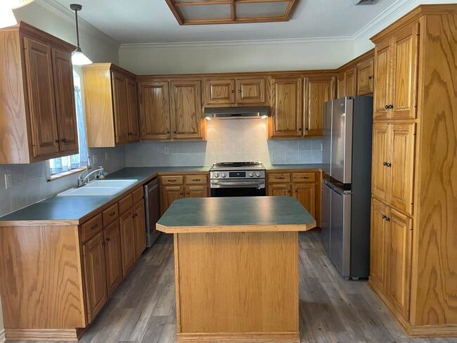 Building Photo - Highly sought after 3 bedroom in Tanglewoo...