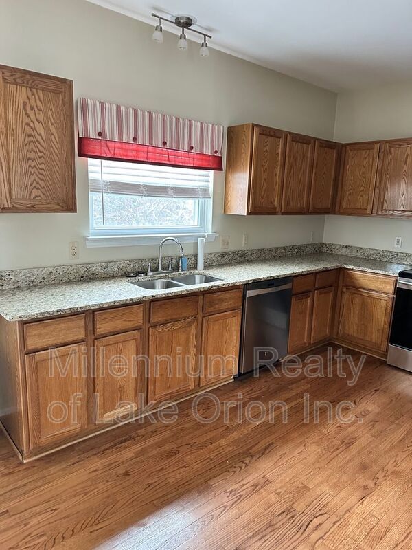Building Photo - 3189 Silverbrook Dr