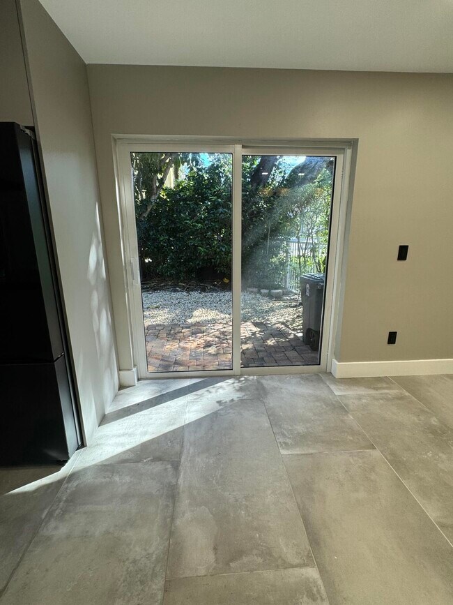 Building Photo - 10366 Buena Ventura Dr