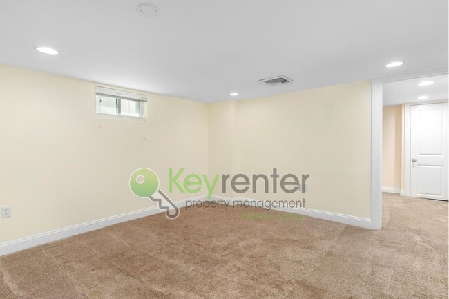 Building Photo - Beautiful 4-Bedroom Home with Fenced Yard ...