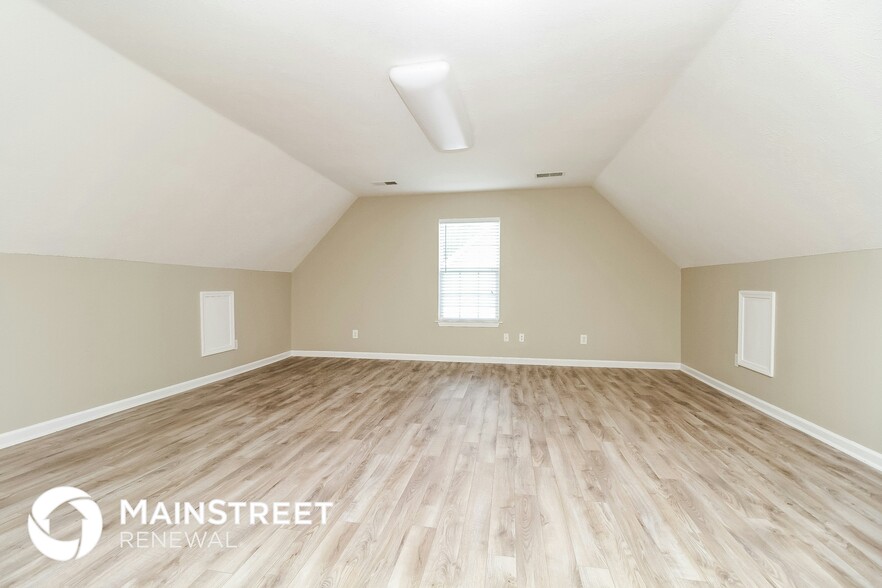 Building Photo - 143 Lyndhurst Dr