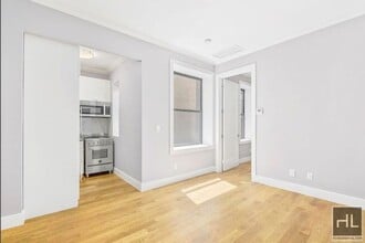 Building Photo - 252 W 76th St