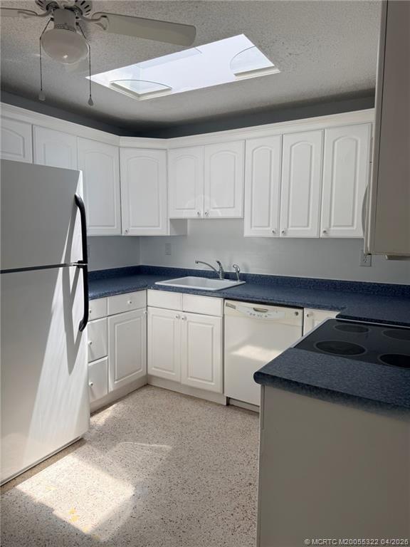 Building Photo - 33 SE Sailfish Ln