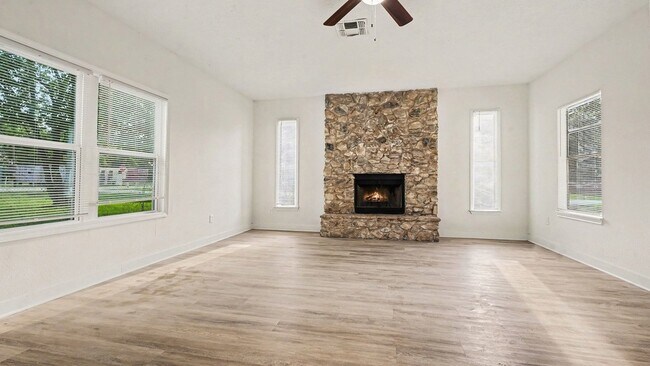 Building Photo - 654 Ridge Dr