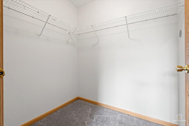 Building Photo - 1515 Silverstone Dr