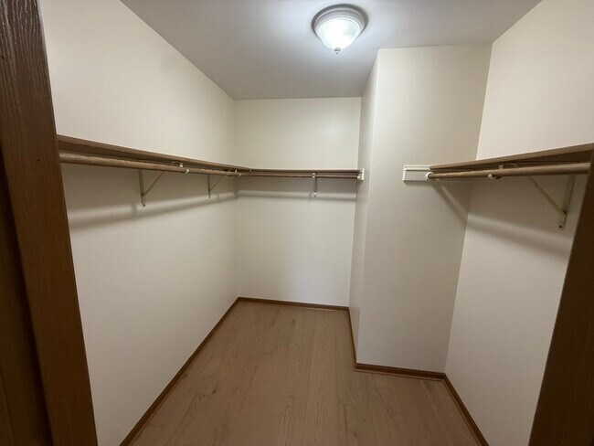 Building Photo - 15546 Whitehall Ln