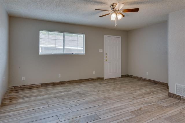Building Photo - 5322 Lovell Ave