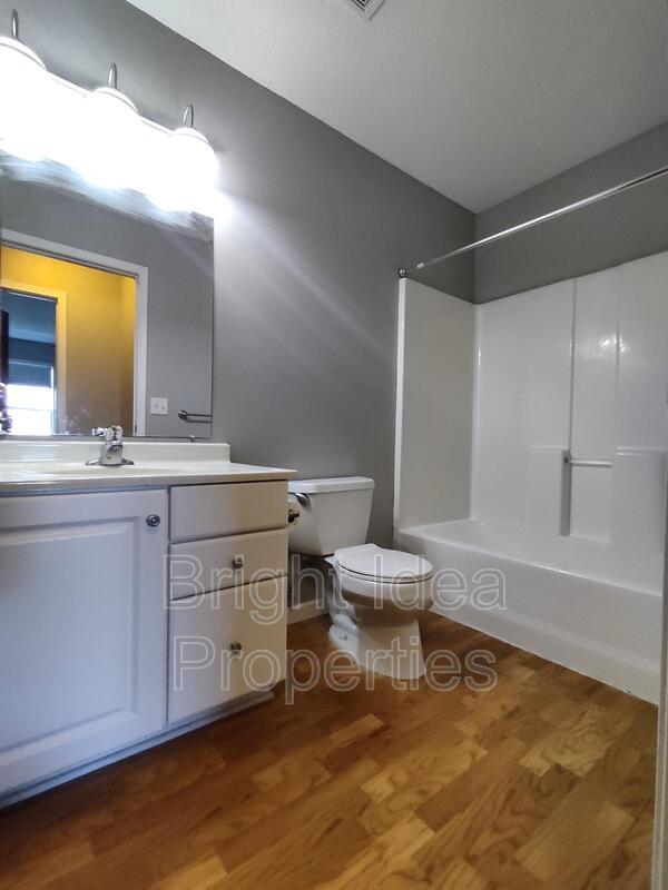 Building Photo - 5948 Oakgreen Ave N