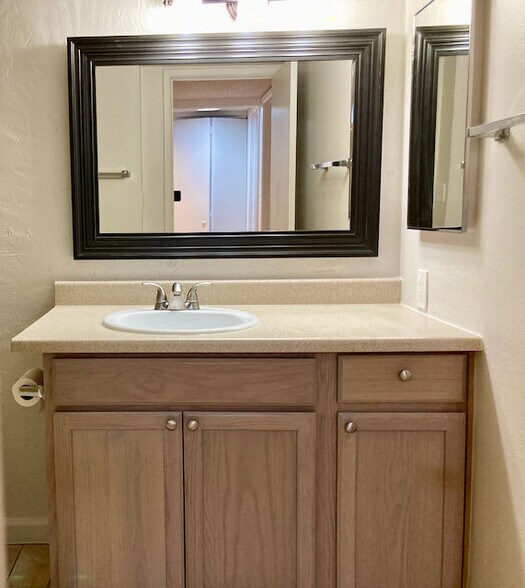 upstairs bath - 3416 N 44th St