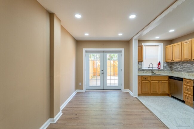 Building Photo - Newly rehabbed 3 bedroom