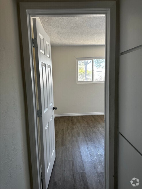 Building Photo - 9490 Elm Ave