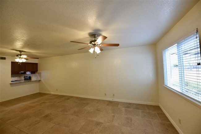 Building Photo - 113 Rhonda Dr