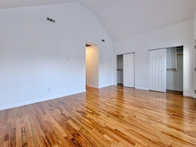 Building Photo - 126 OGDEN Ave