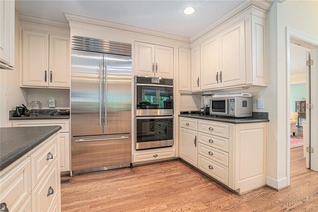 Building Photo - 1620 Stonecliff Dr