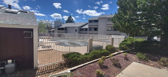 Building Photo - 505 Oppenheimer Dr