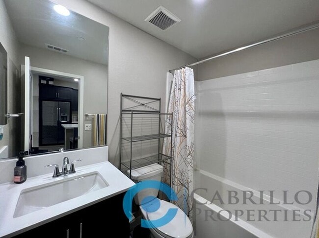 Building Photo - 1840 Mint Ter