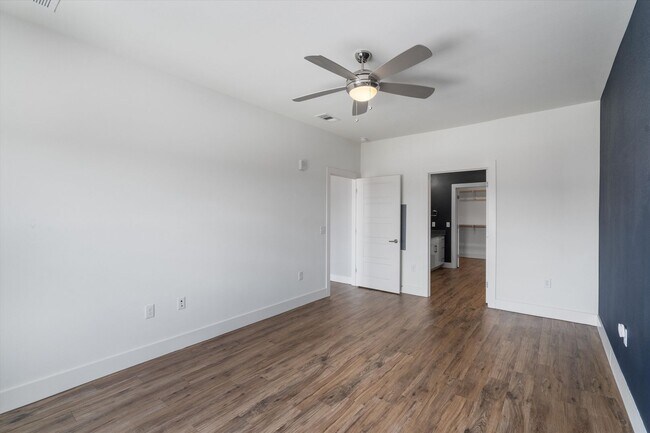 Building Photo - Luxury Burnet Road Condominium For Rent