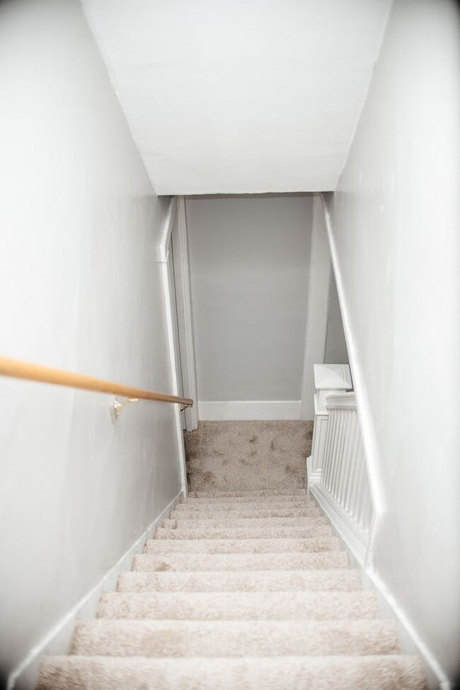 Building Photo - 26 E Main St