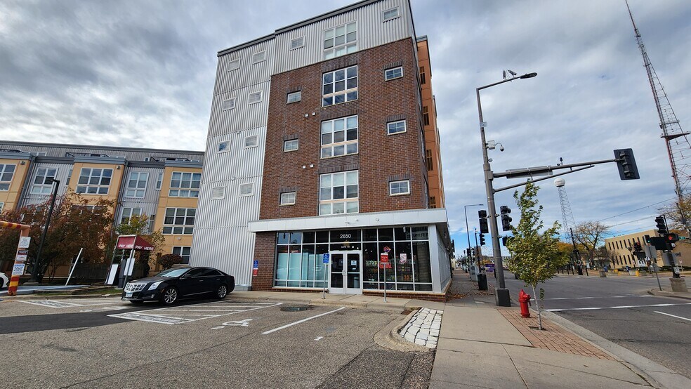 Building Photo - 2650 University Ave W