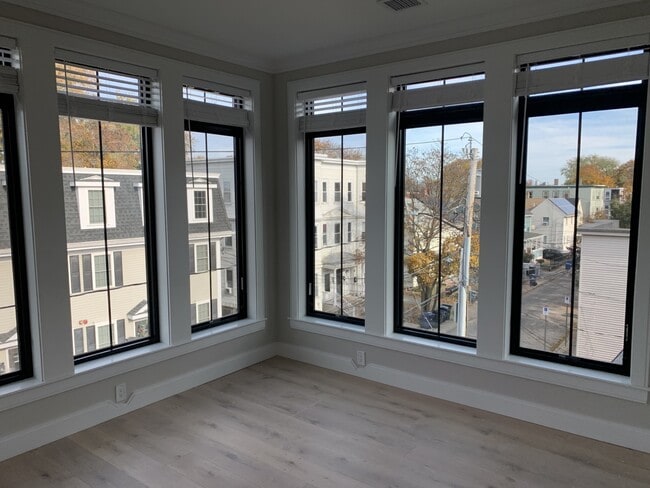 Building Photo - 155 Everett St