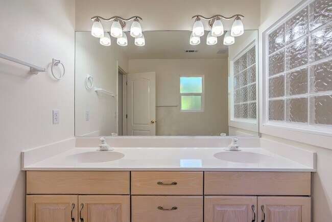 Building Photo - Home in Green Springs Golf Course Communit...