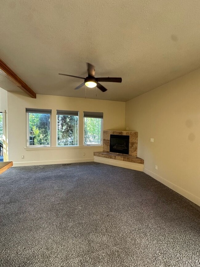Building Photo - Charming 3 Bedroom home near Old Mill!