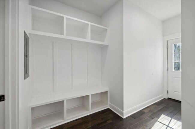 Building Photo - Brand NEW East Nashville 3 bedroom/3.5 bat...