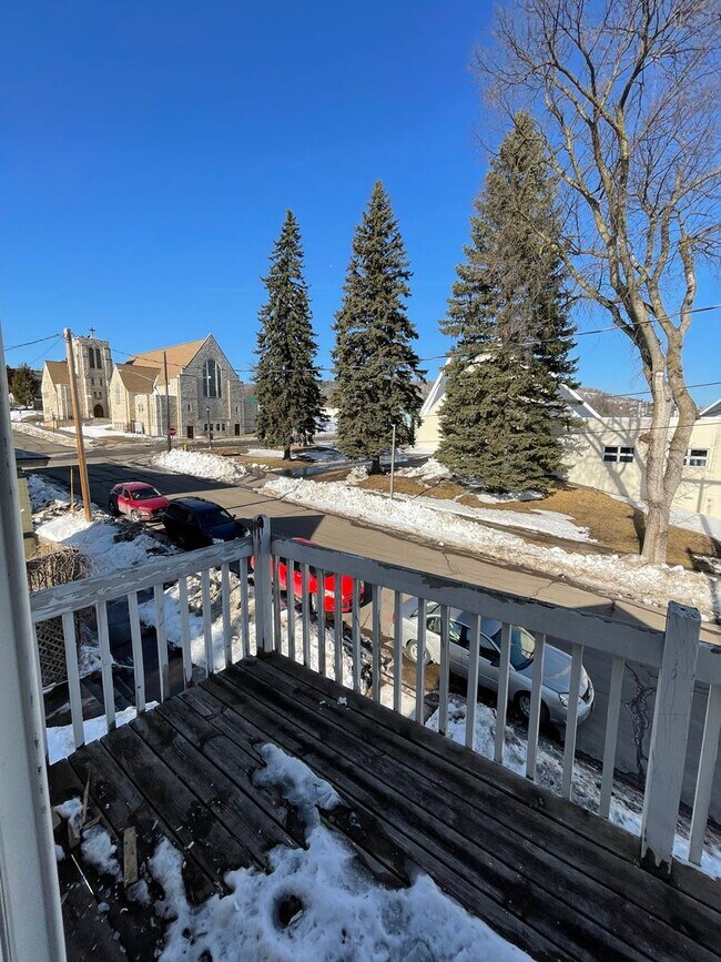 Building Photo - 217 N 25th Ave W