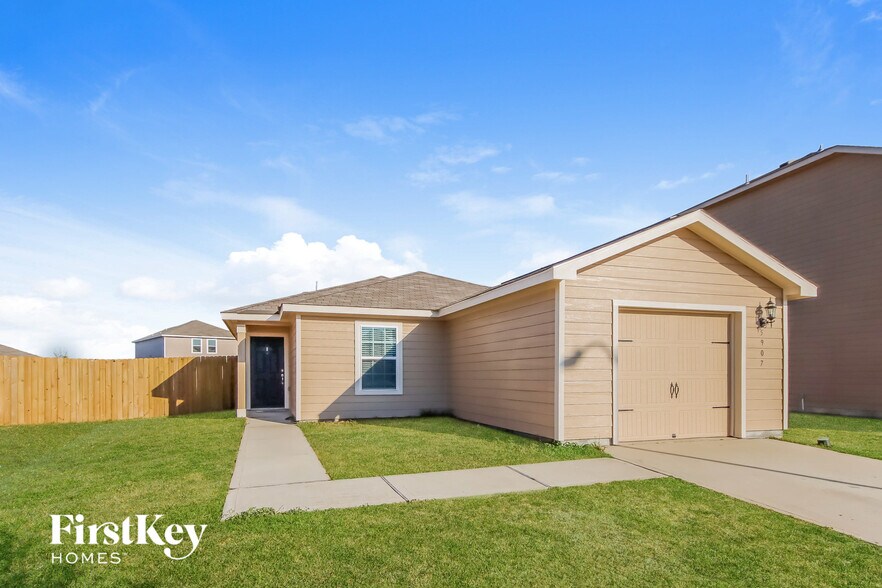 Building Photo - 5907 Treasure Cove Rd