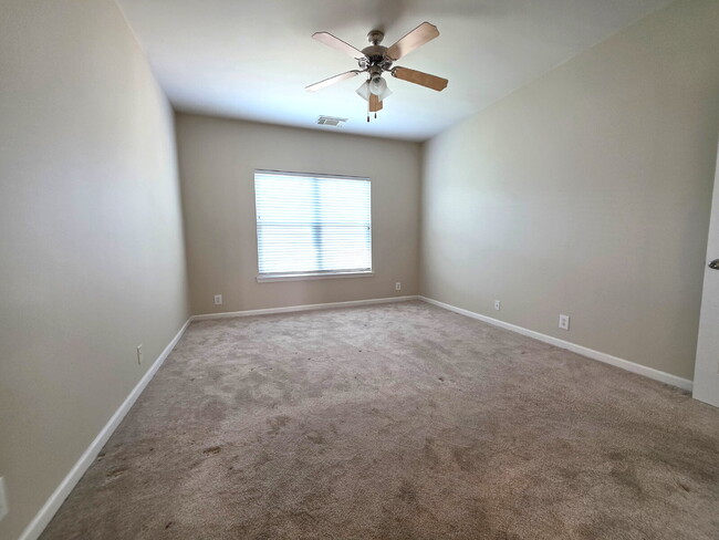 Building Photo - 2 BR Harbor Village Condo