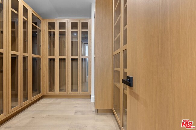 Building Photo - 3909 Villa Costera