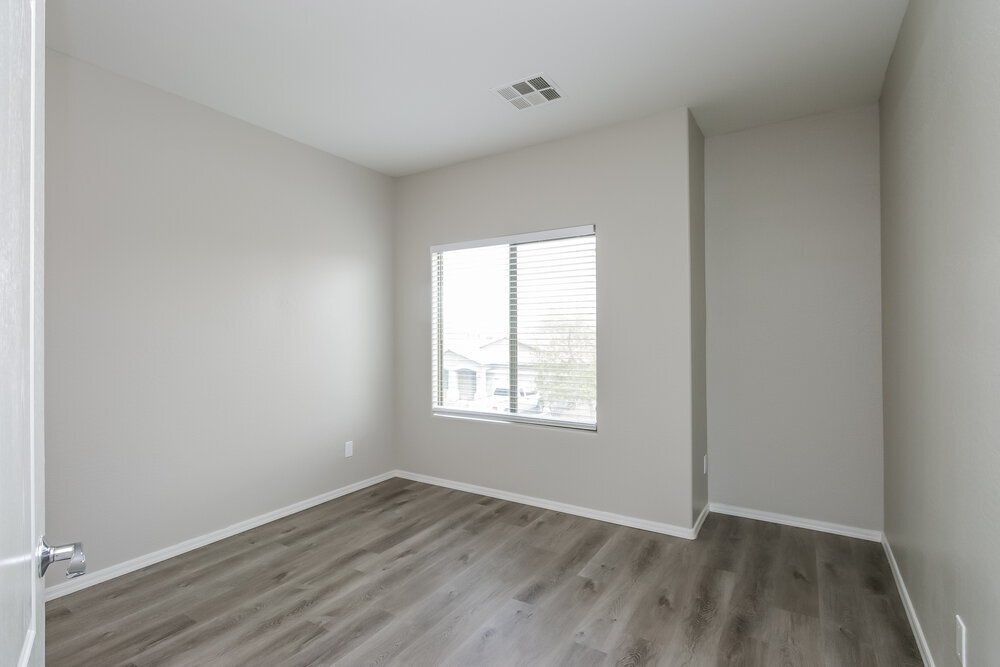 Building Photo - 153 E Dry Creek Rd