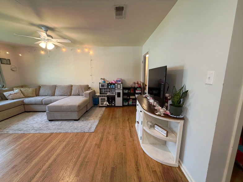 Building Photo - 1007 Emery St