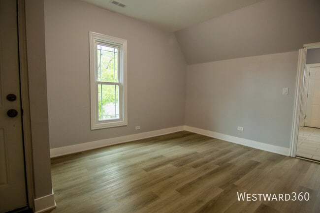 Building Photo - 7527 S Stewart Ave