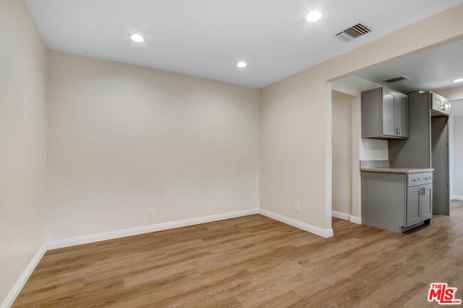 Building Photo - 1404 Hollister St