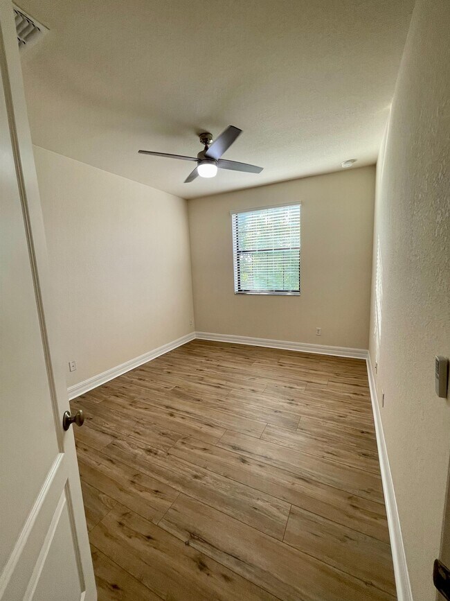 Building Photo - 10132 Eagle Creek Center Blvd