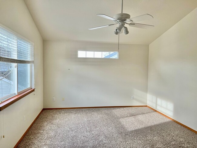 Building Photo - Excellent Location in Fishers Landing near...