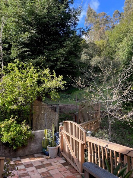 Building Photo - 7181 Thorndale Dr