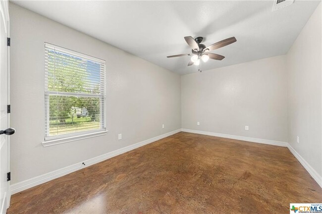 Building Photo - 2807 Terrace Dr