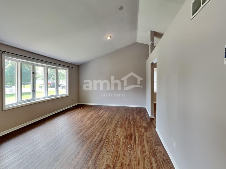 Building Photo - 6605 Goldhaber Ln