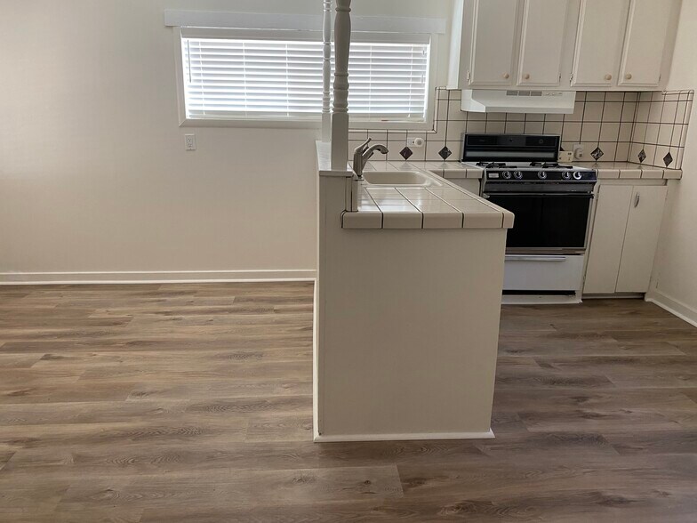 Building Photo - 469 Emerson St