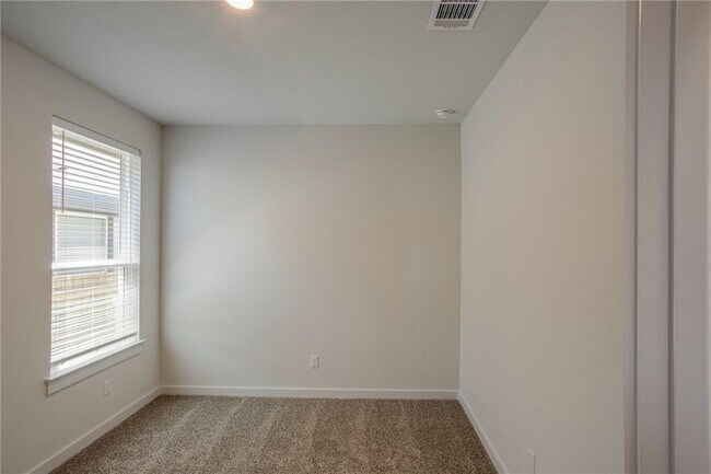 Building Photo - 608 Saturnia Dr