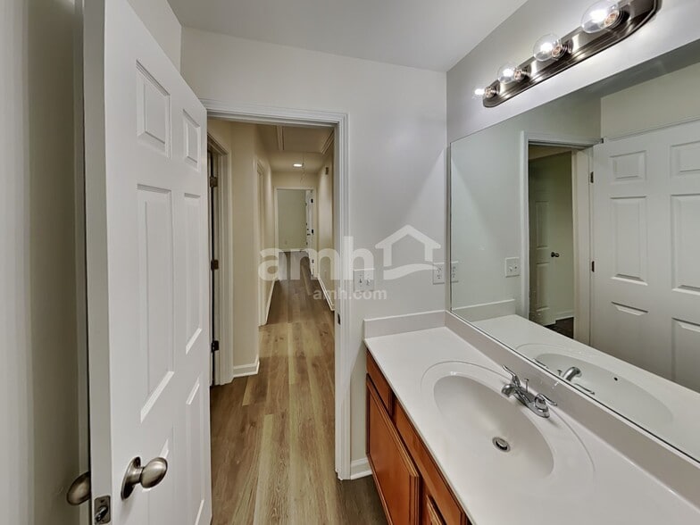 Building Photo - 4063 Locerbie Cir