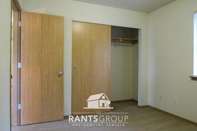 Building Photo - Spacious 3-Bed, 2.5-Bath home in the Olymp...