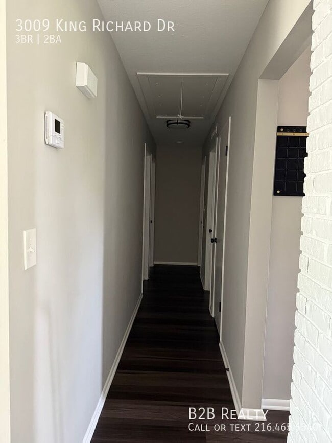 Building Photo - 3009 King Richard Dr