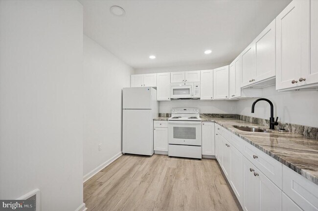 Building Photo - 4926 W Thompson St