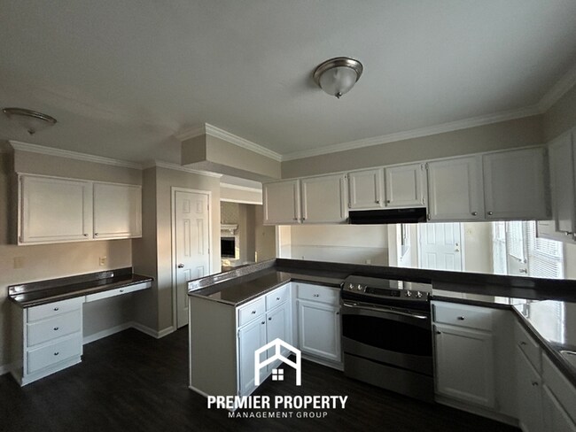 Building Photo - Spacious 3 Bedroom Home for Rent in Memphis | Vaulted Ceilings, Fireplace & Fenced Yard