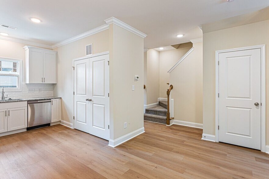 Building Photo - 1652 MacIntosh Drive, Unit 1652