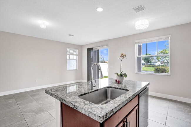 Building Photo - 4926 NW 48th Terrace